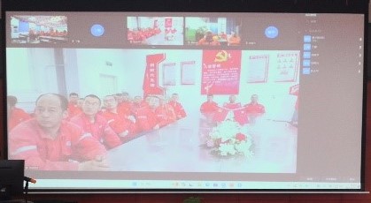 弘旭公司采取“主會(huì)場(chǎng)+分會(huì)場(chǎng)”形式集中培訓(xùn) 特殊作業(yè)監(jiān)護(hù)知識(shí)(圖2) 弘旭公司采取“主會(huì)場(chǎng)+分會(huì)場(chǎng)”形式集中培訓(xùn) 特殊作業(yè)監(jiān)護(hù)知識(shí)(圖2)