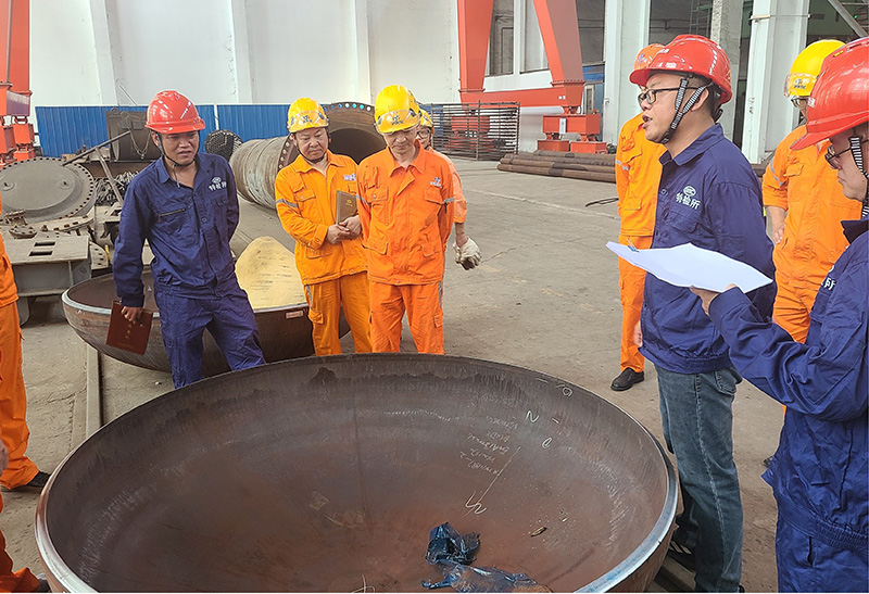 瀘州市市場檢驗檢測中心專家對弘旭公司開展巡診檢查(圖2) 瀘州市市場檢驗檢測中心專家對弘旭公司開展巡診檢查(圖2)