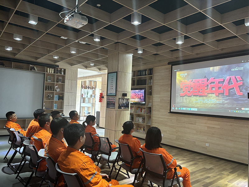 弘旭團(tuán)總支開展紅色觀影活動(dòng)(圖1) 弘旭團(tuán)總支開展紅色觀影活動(dòng)(圖1)