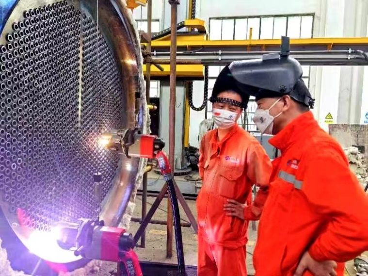 瀘天化弘旭公司制造的國(guó)內(nèi)第二臺(tái)全國(guó)產(chǎn)特種高壓設(shè)備交付使用(圖3) 瀘天化弘旭公司制造的國(guó)內(nèi)第二臺(tái)全國(guó)產(chǎn)特種高壓設(shè)備交付使用(圖3)