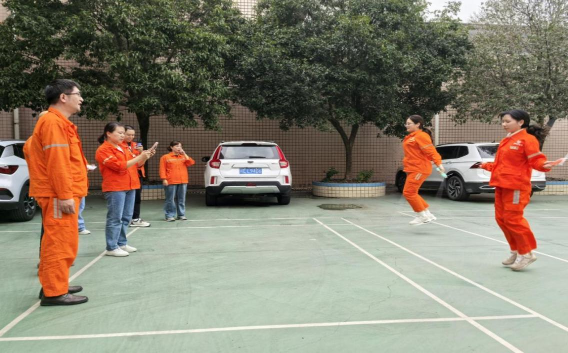 光芒四射，繩彩飛揚 ——弘旭公司工會開展秋季跳繩活動(圖1)