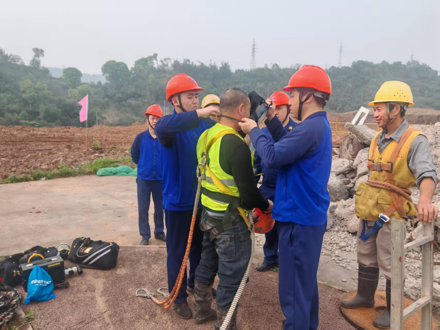 化工園區(qū)西區(qū)污水提升項目 有限空間作業(yè)順利完成(圖1) 化工園區(qū)西區(qū)污水提升項目 有限空間作業(yè)順利完成(圖1)