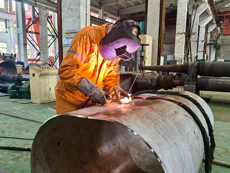 弘旭員工直面烈日考驗(yàn)，汗水鑄就質(zhì)量豐碑(圖2)