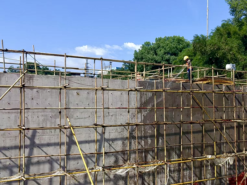 弘旭員工直面烈日考驗(yàn)，汗水鑄就質(zhì)量豐碑(圖1)