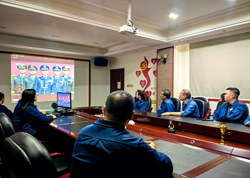  弘旭公司組織觀看九三閱兵式，激發(fā)愛國熱情(圖3)