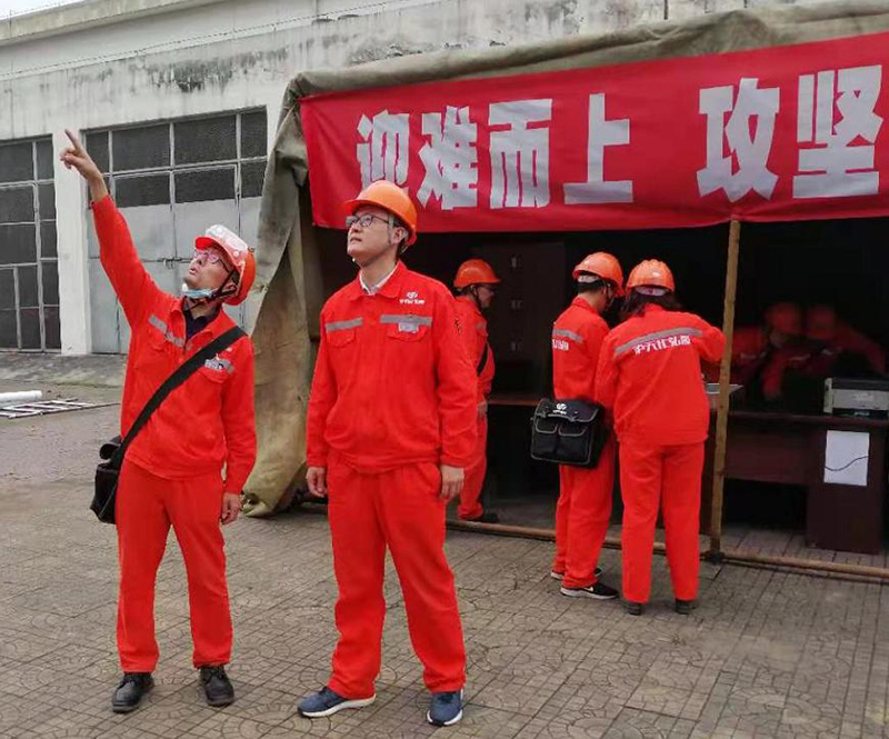 弘旭公司黨委書記熊輝率隊(duì)赴中海瀝青項(xiàng)目部檢查指導(dǎo)并慰問員工(圖2) 弘旭公司黨委書記熊輝率隊(duì)赴中海瀝青項(xiàng)目部檢查指導(dǎo)并慰問員工(圖2)