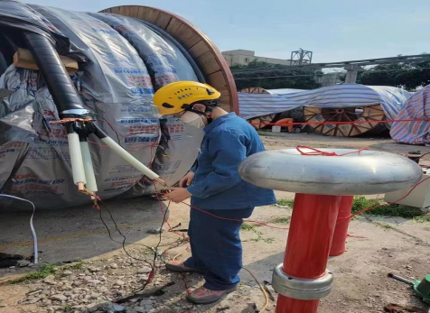 弘旭公司順利開(kāi)展硝區(qū)35KV新入庫(kù)電纜耐壓試驗(yàn)