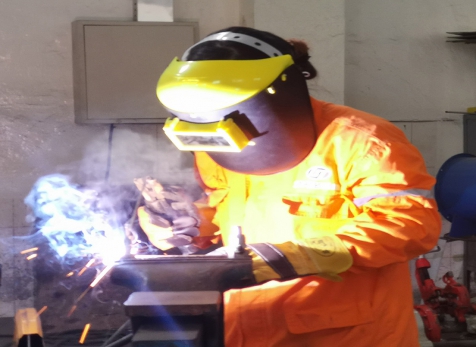 永不褪色的女勞?！浐胄窆倦妰x防腐工程處葉華蘭